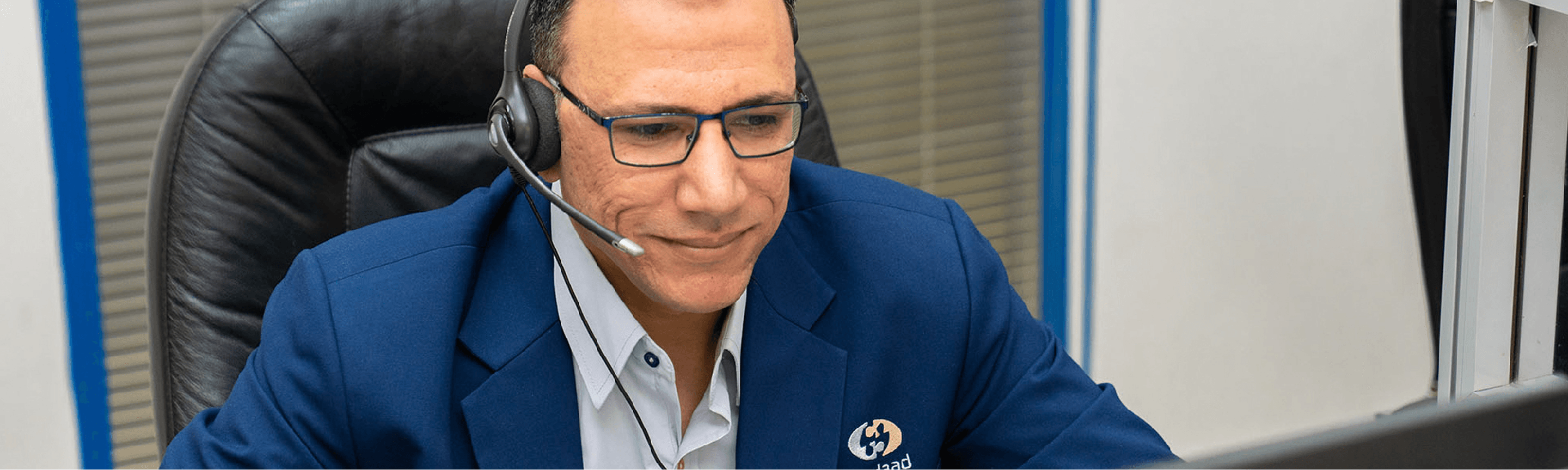 لافتة اتصل بنا